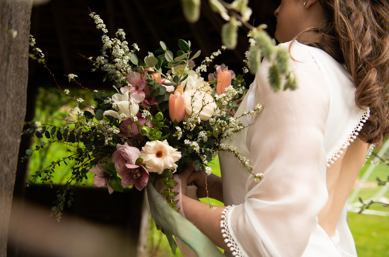 Jessica Turner designs sustainable wedding dress and flowers