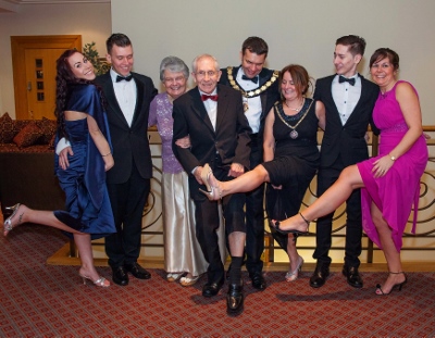 The Mayor of Thame, Peter Lambert, with his wife Trudi (3rd right), his mum and dad and family enjoy a 'knees up' (Photo by Frank Millar)