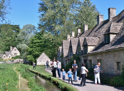 The 'twinners' from Thame & Montesson stroll around the village of Bibury