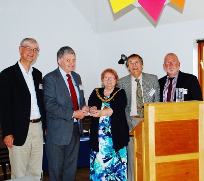 Members of Sharing Life Trust with the Mayor of Thame, Jeannette Matelot Green