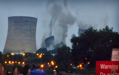 The moment the Didcot cooling towers began to crumble to the ground. Image courtesy of Glen Harfield