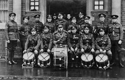 Photograph taken 1918 outside Thame Town Hall - courtesy of Thame Museum http://www.thamemuseum.org/