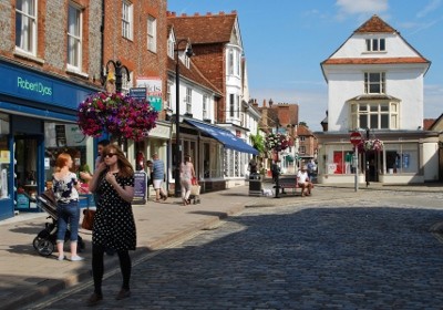 Thame_town_centre_July2014 (400x280)