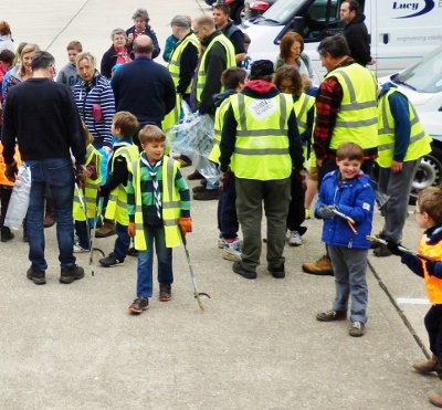 Young Thame scouts get ready to have some fun litter-picking