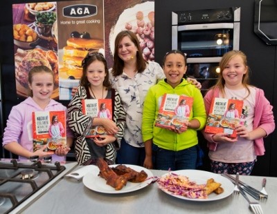 Master Chef winner, Natalie Coleman with young Thame cooks at the Thame Food Festival 2015
