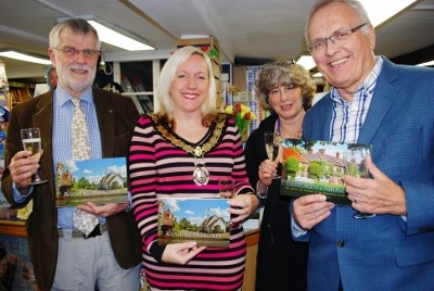 The Mayor of Thame, Nichola Dixon, enjoys a glass of bubbly with Martin Andrew (L), Chris Behan (R) and Luise Pattinson who co-manages the Book House in Thame