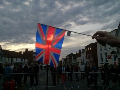 Beacon through the flag_april2016 (800x600) (400x300)