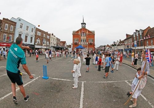 No traffic, no parked cars, just kids playing cricket in the street in Thame town centre